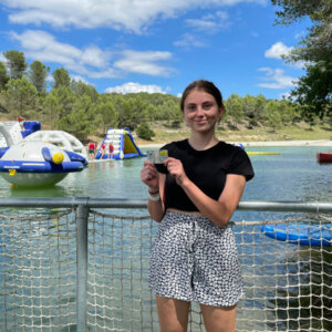 Manon, 16 ans, profite du beau temps pour aller faire un saut à la structure gonflable de Aquaviva ! Toi aussi partage tes photos